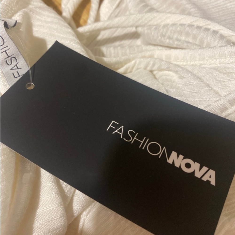 Fashion Nova White Keep Them Tied Up Top NWT size S - Picture 7 of 9